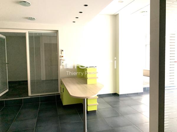 Local commercial ou professionnel de 140m2 - centre ville limoges - belle vitrine - PMR -