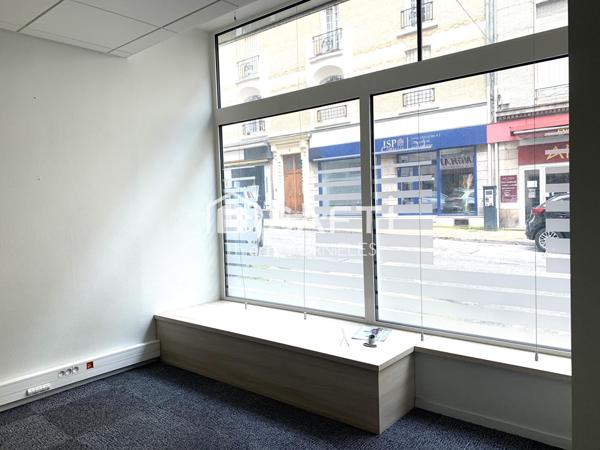Local commercial ou professionnel de 140m2 - centre ville limoges - belle vitrine - PMR -