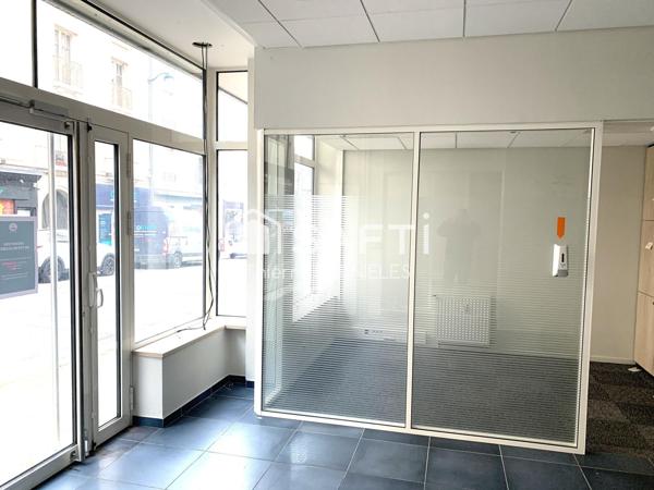 Local commercial ou professionnel de 140m2 - centre ville limoges - belle vitrine - PMR -