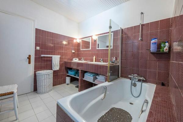 Maison à vendre    7 pièces •  Arvert