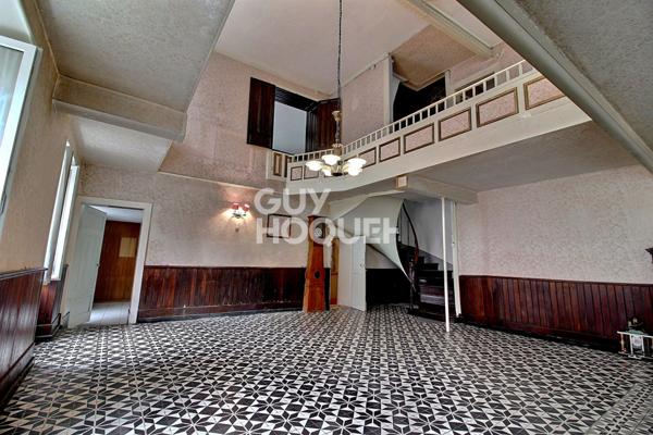 Maison de Maitre 13 pièces à FRAISANS