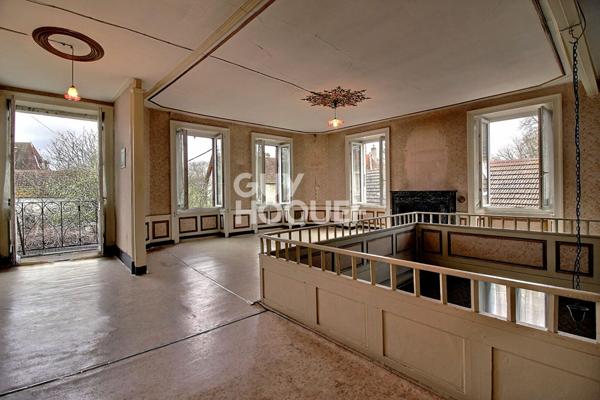 Maison de Maitre 13 pièces à FRAISANS