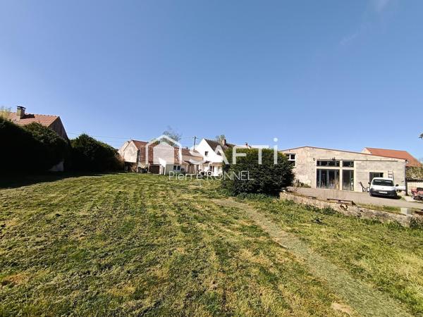 Ensemble immobilier d'environ 466 m² entre Charly sur Marne et Viels-Maisons