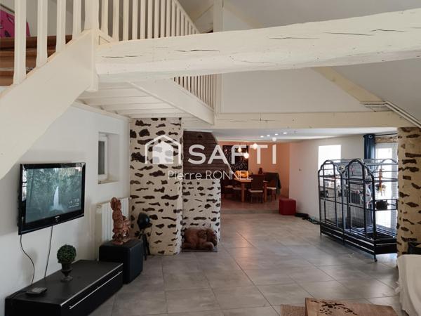 Ensemble immobilier d'environ 466 m² entre Charly sur Marne et Viels-Maisons