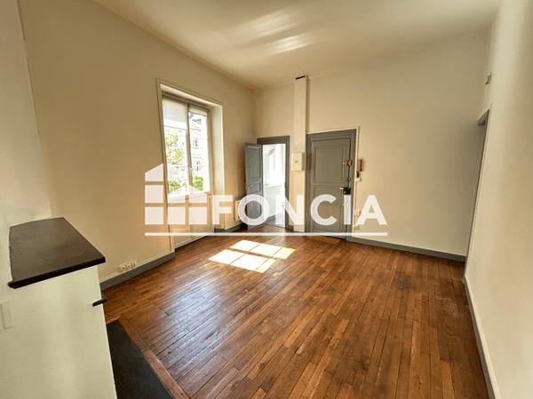 Location Appartement 2 pièces 45 m² - 50 RUE SAINT AUBIN Angers 49100