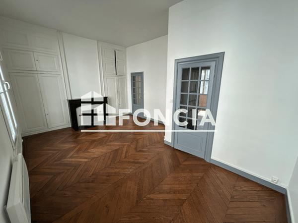 Location Appartement 2 pièces 45 m² - 50 RUE SAINT AUBIN Angers 49100