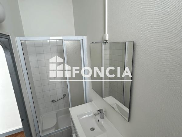 Location Appartement 2 pièces 45 m² - 50 RUE SAINT AUBIN Angers 49100