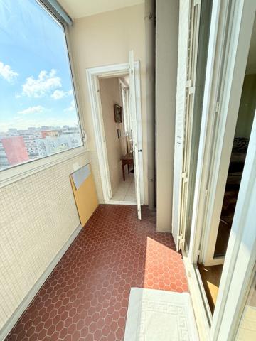Appartement T3 de 67.25 m² situé à Villeurbanne au Gratte-ciel / séjour double, 2 loggias, dernier étage sans vis-à-vis et cave