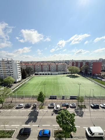 Appartement T3 de 67.25 m² situé à Villeurbanne au Gratte-ciel / séjour double, 2 loggias, dernier étage sans vis-à-vis et cave