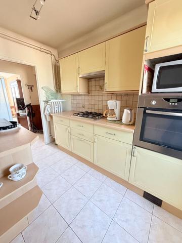 Appartement T3 de 67.25 m² situé à Villeurbanne au Gratte-ciel / séjour double, 2 loggias, dernier étage sans vis-à-vis et cave