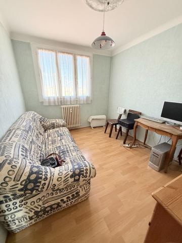 Appartement T3 de 67.25 m² situé à Villeurbanne au Gratte-ciel / séjour double, 2 loggias, dernier étage sans vis-à-vis et cave