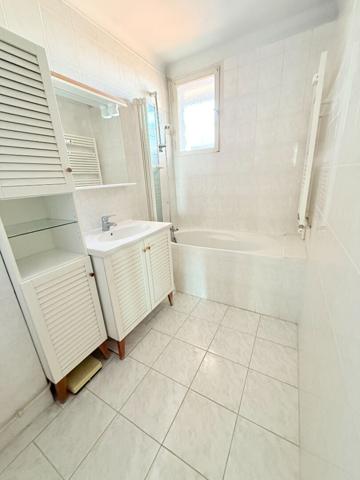 Appartement T3 de 67.25 m² situé à Villeurbanne au Gratte-ciel / séjour double, 2 loggias, dernier étage sans vis-à-vis et cave