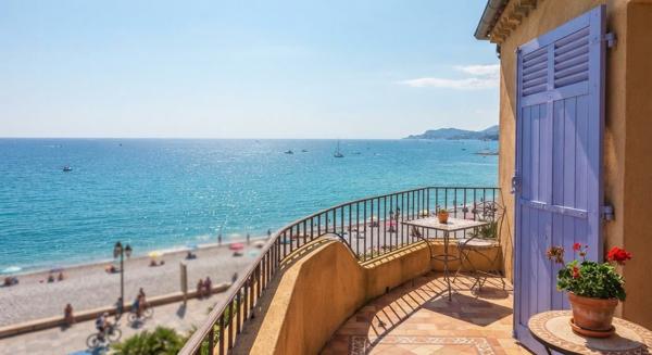 Hôtel à VILLENEUVE LOUBET (06270)