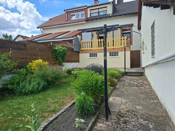 Charmante maison avec terrasse et jardin en plein centre ville!!