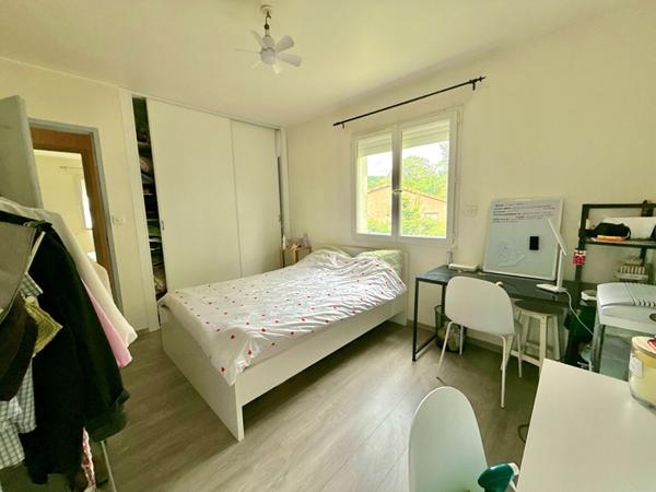 VILLA PLAIN-PIED LUMINEUX AVEC JARDIN ET GARAGE - QUARTIER CALME