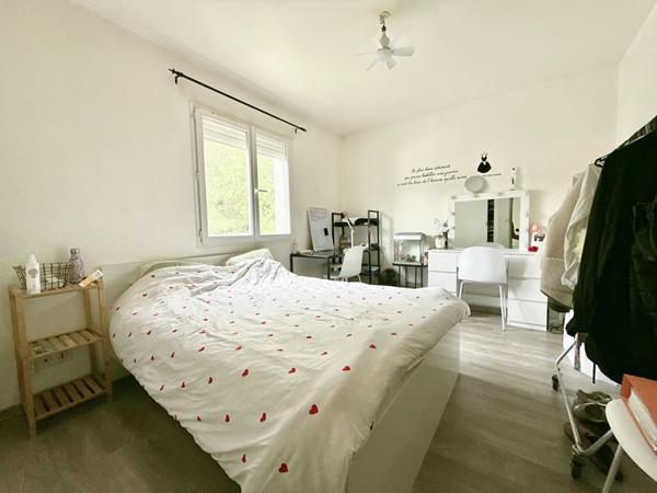 VILLA PLAIN-PIED LUMINEUX AVEC JARDIN ET GARAGE - QUARTIER CALME