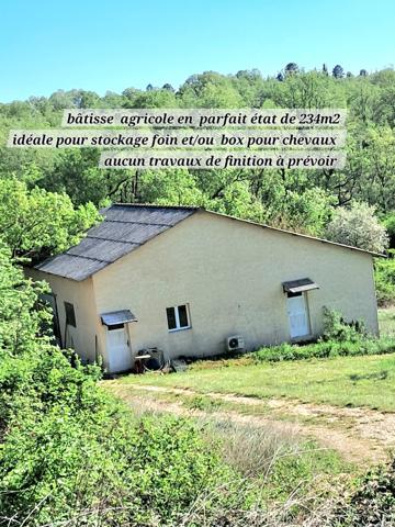 Maison Cévenole sur magnifique terrain de 27 672m2, avec piscine