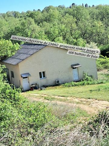 Maison Cévenole sur magnifique terrain de 27 672m2, avec piscine