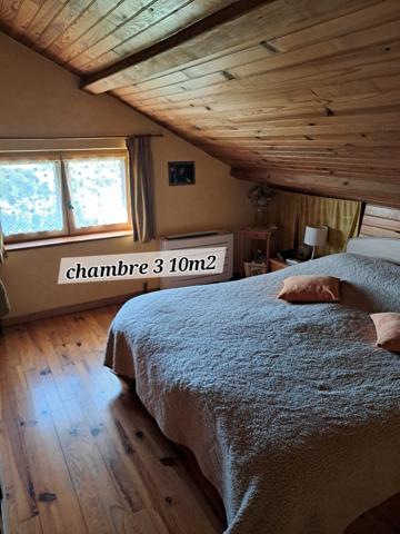 Maison Cévenole sur magnifique terrain de 27 672m2, avec piscine
