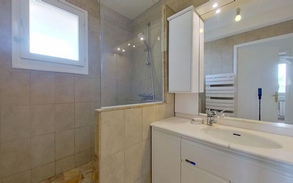 Appartement à vendre    3 pièces • 72 m2 Champagne-au-Mont-d'Or