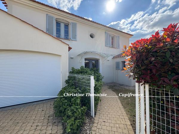 VILLA D'EXCEPTION Pièces spacieuses, 4 chambres, 3 salles de bains, 3 wc, Piscine privée  COEX (85)