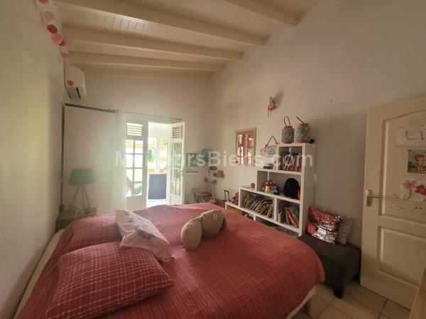 DE RETOUR SUR LE MARCHE Très jolie villa T4 avec piscine au calme