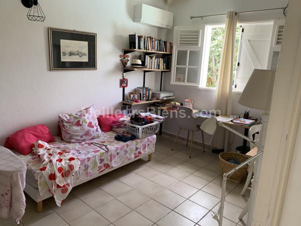 DE RETOUR SUR LE MARCHE Très jolie villa T4 avec piscine au calme