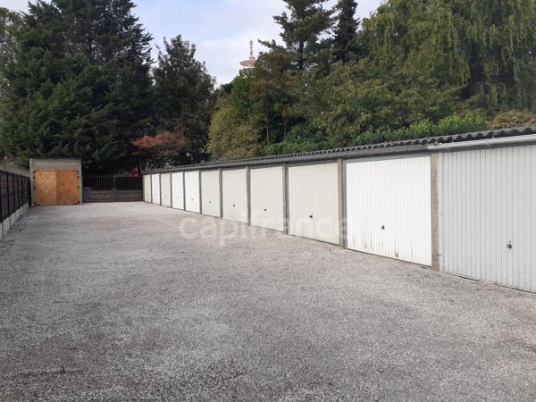 GARAGES à vendre VILLENEUVE D'ASCQ (59) 8 garages en batterie tous loués