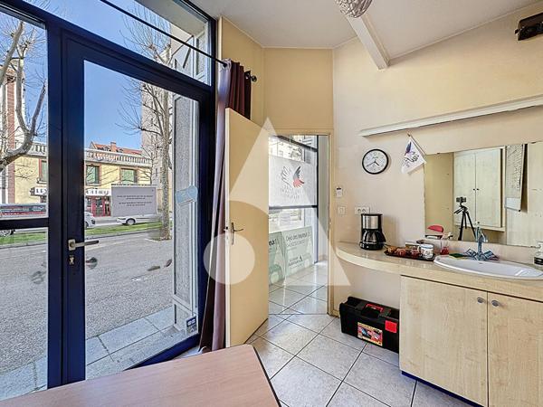 Local commercial 70.51 m2
