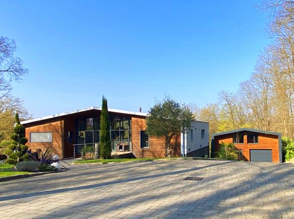 Chaudon (28210) Propriété d’exception – Maison d’architecte – 300 m² – Parc boisé 5 600 m² – Piscine – Domaine recherché