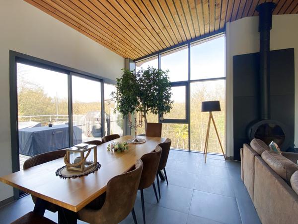 Chaudon (28210) Propriété d’exception – Maison d’architecte – 300 m² – Parc boisé 5 600 m² – Piscine – Domaine recherché