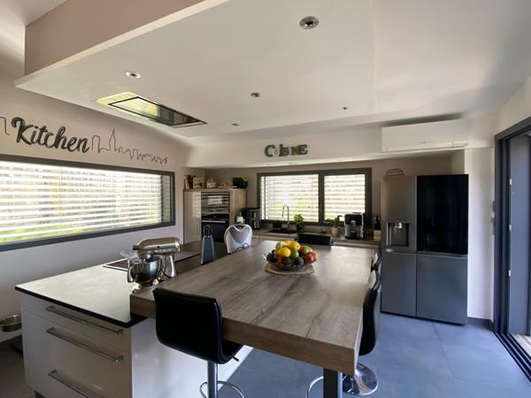 Chaudon (28210) Propriété d’exception – Maison d’architecte – 300 m² – Parc boisé 5 600 m² – Piscine – Domaine recherché