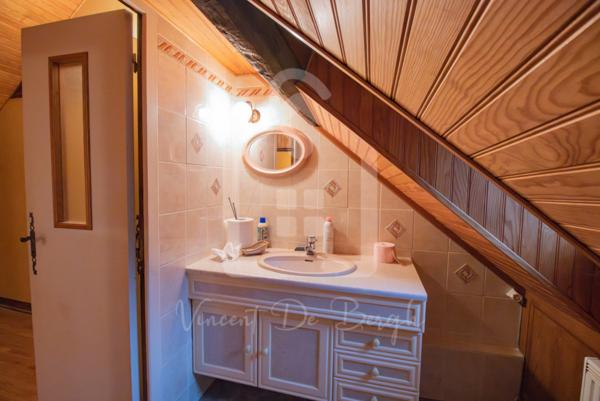 Baisse de Prix ! Maison en Pierre avec petit Jardin  À Deux Pas du Lac  Nouveau Prix