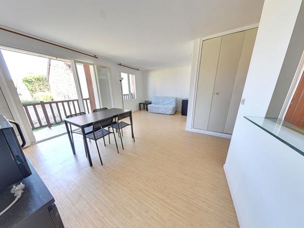 Appartement Noisy Le Grand 1 pièce(s) 30.52 m2 parking et cave