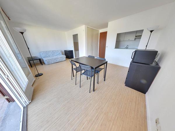 Appartement Noisy Le Grand 1 pièce(s) 30.52 m2 parking et cave