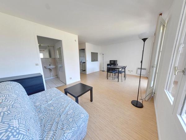 Appartement Noisy Le Grand 1 pièce(s) 30.52 m2 parking et cave