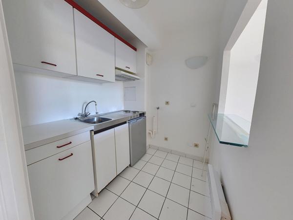 Appartement Noisy Le Grand 1 pièce(s) 30.52 m2 parking et cave