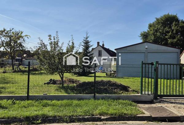 Terrain à bâtir, clôturé avec bâtiment préfabrique