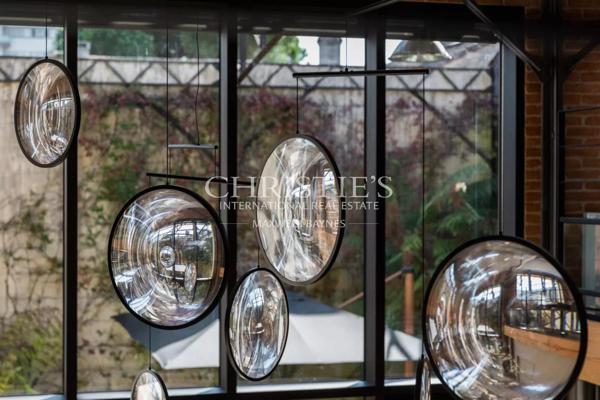 Exceptionnel loft contemporain, lumineux et ouvert sur une magnifique terrasse, au cœur de Bordeaux Bastide.