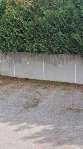 Appartement F3 duplex rénové 2 parkings privatifs environnement privilégié