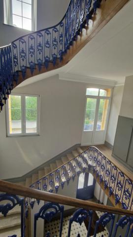 Appartement F3 duplex rénové 2 parkings privatifs environnement privilégié