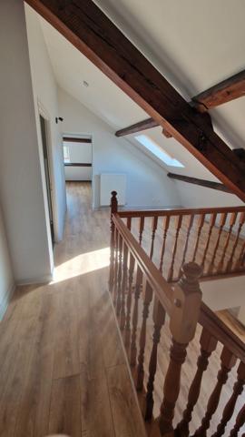 Appartement F3 duplex rénové 2 parkings privatifs environnement privilégié