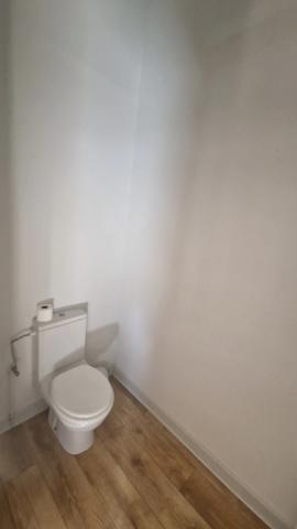 Appartement F3 duplex rénové 2 parkings privatifs environnement privilégié