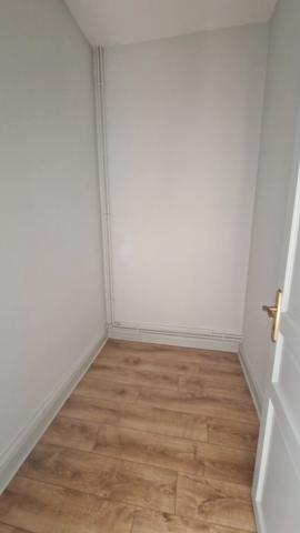 Appartement F3 duplex rénové 2 parkings privatifs environnement privilégié