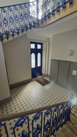 Appartement F3 duplex rénové 2 parkings privatifs environnement privilégié