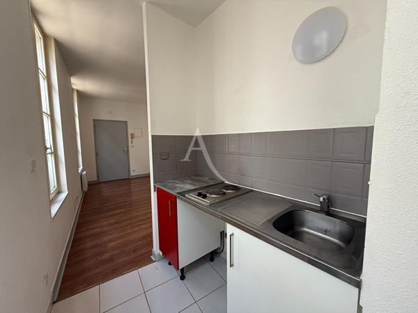 Studio centre ville de SAINTES, 20 m2.
