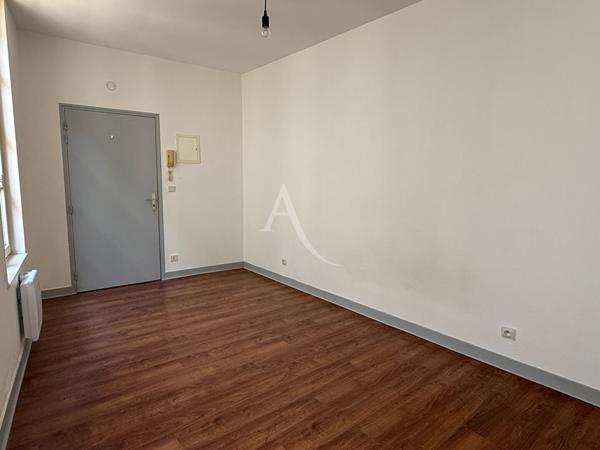 Studio centre ville de SAINTES, 20 m2.