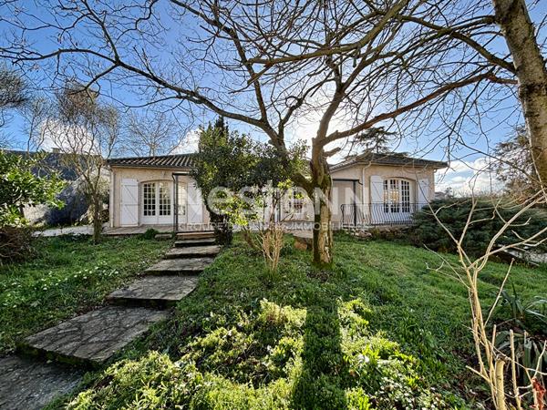 VIHIERS ? Maison de plain-pied avec 1 000 m² de terrain, 3 chambres - D6011