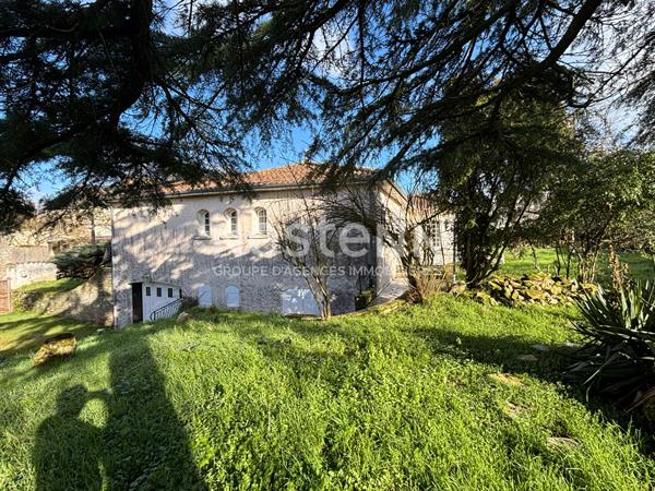 VIHIERS ? Maison de plain-pied avec 1 000 m² de terrain, 3 chambres - D6011
