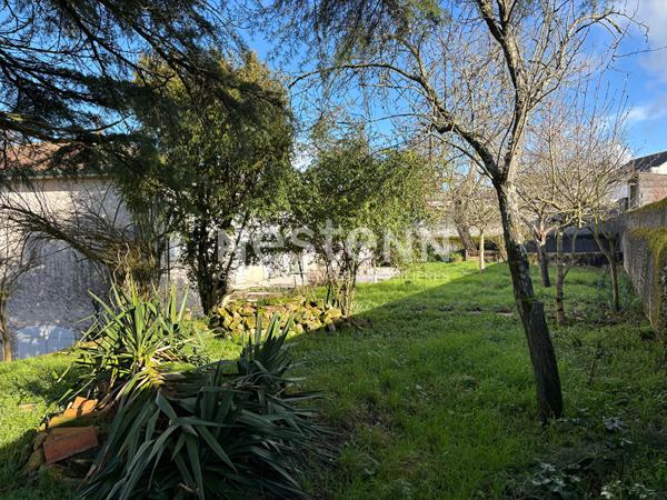 VIHIERS ? Maison de plain-pied avec 1 000 m² de terrain, 3 chambres - D6011